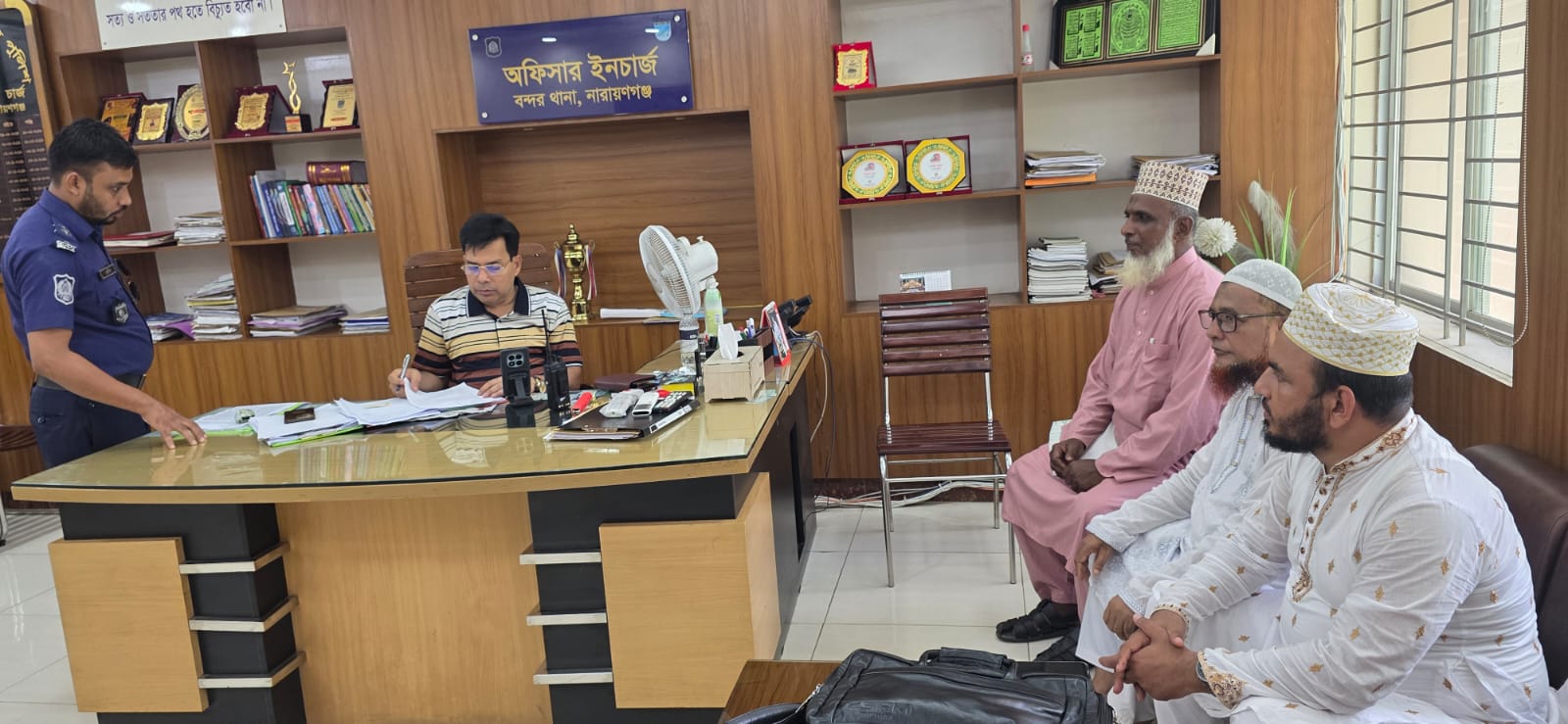 মাদক ও অপরাধ দমনে জিরো টলারেন্সের বার্তা: বন্দর থানার ওসির সঙ্গে জামায়াত নেতাদের সৌজন্য সাক্ষাৎ