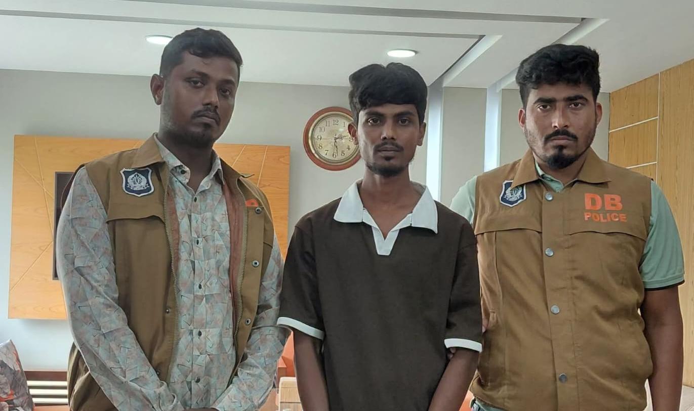 বদলগাছীতে আলোচিত তহমিনা হত্যা মামলার আসামি সৌখিন ঢাকা থেকে গ্রেফতার
