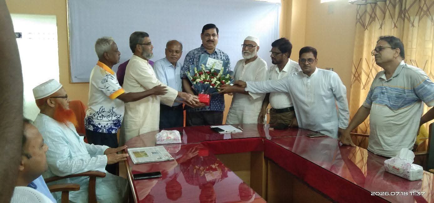 চাঁপাইনবাবগঞ্জে সড়ক পরিবহন ও ট্রাক মালিক গ্রুপের নবনির্বাচিত নেতৃবৃন্দকে সংবর্ধনা