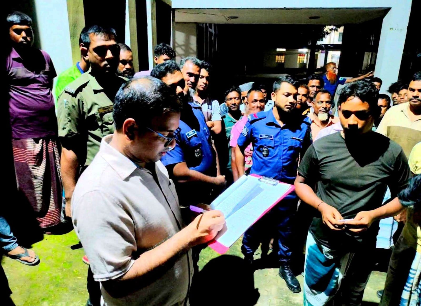 গোমস্তাপুরে অসুস্থ গরু জবাই করে বিক্রির চেষ্টা, মালিককে ৫ হাজার টাকা জ’রি’মা’না