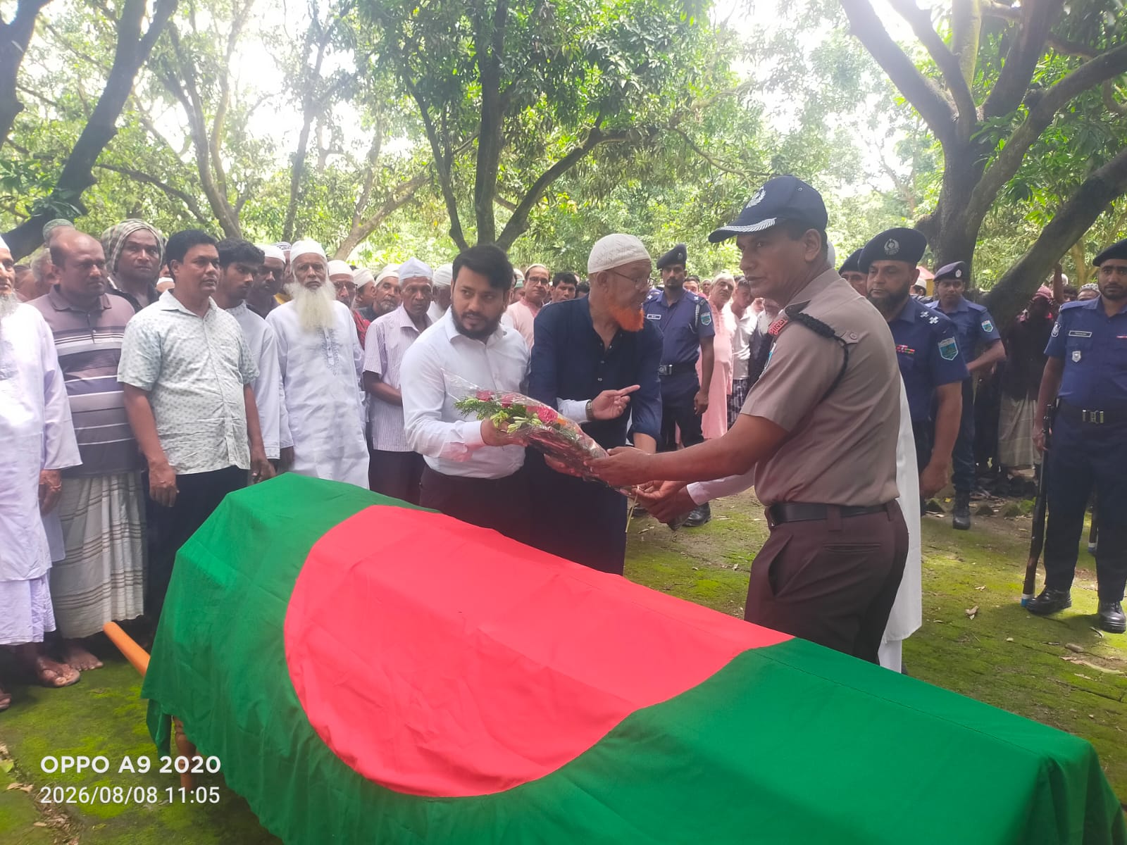 ভোলাহাটে বীর মুক্তিযোদ্ধা মেসের আলীর ইন্তেকাল গার্ড অব অনার প্রদান, রাষ্ট্রীয় মর্যাদায় দাফন সম্পন্ন