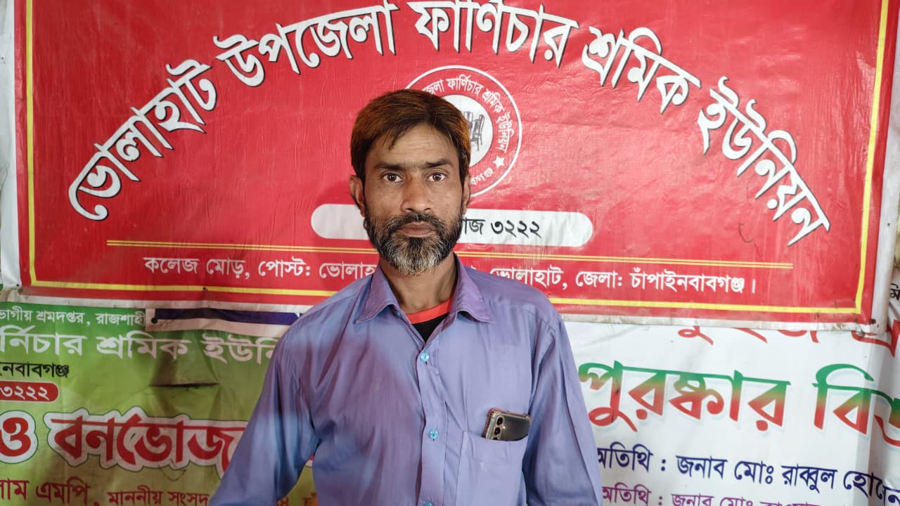 ৪৫ বছর বয়সে এসএসসি পাস, কাঠমিস্ত্রি নাসিমুল হকের অনন্য দৃষ্টান্ত